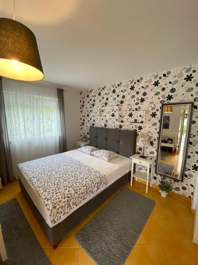 Apartment Lara Rab Town Extérieur photo