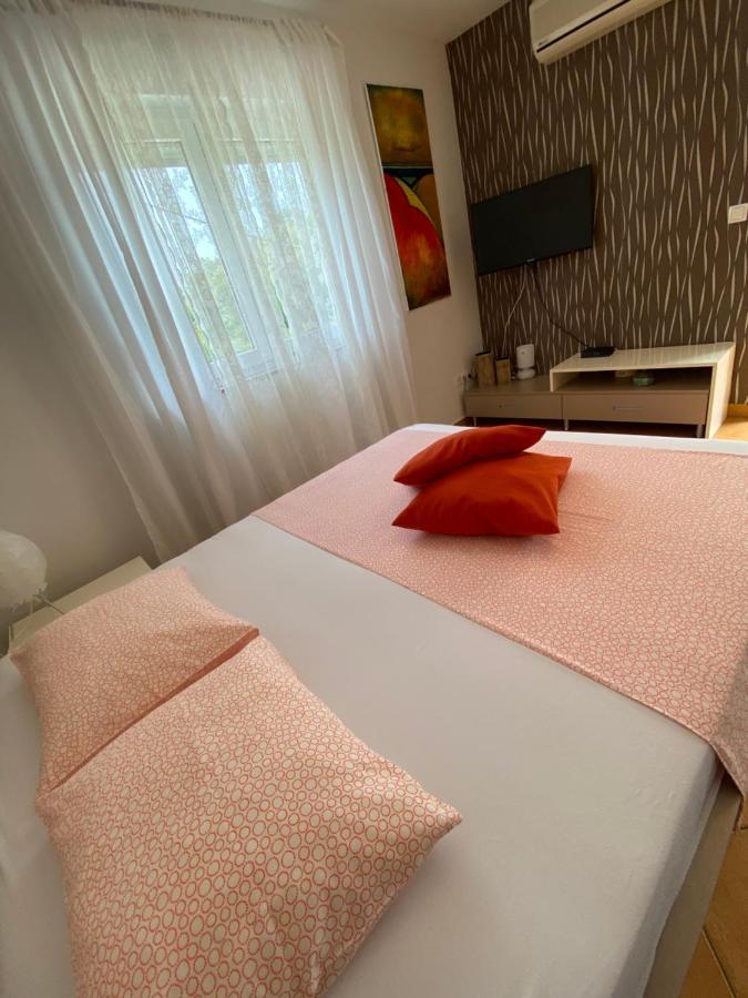 Apartment Lara Rab Town Extérieur photo